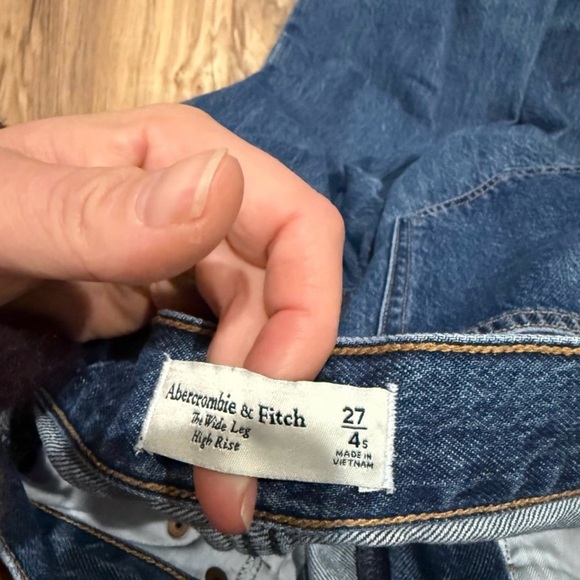 Abercrombie & Fitch High Rise Dark Wash Wide Leg Jean - Short/Petite Length NWOT - Picture 9 of 9